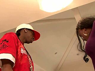 Black Milf Sucking Big Cock And Fuck