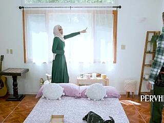 Handyman instructs hijab teen virgin on pussy fucking to satisfy american husband