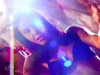 Vintage sexy babes kiss lick orgasm with dildo in retro heels