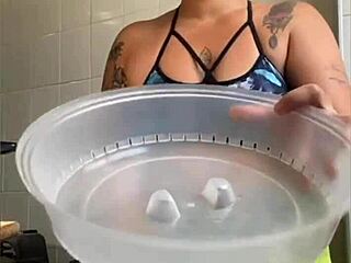 married chick films cooking vids but really flashes her swollen pussy online
