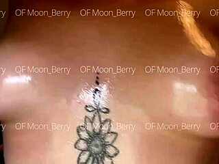 moonberry shakes her natural oiled boobs so shiny and bouncy 😍💦
