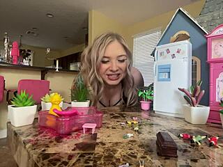 i unaware giantess found screaming fighting tinies taste sooo addictive yum!! 😈